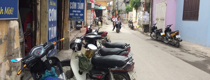 Cơm tám Hải Anh is one of Hanoi Streetfood 2 Place I visited.