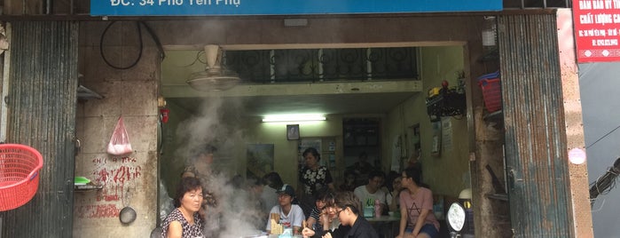 Bánh cuốn nóng Hồ Tây 34 Yên Phụ is one of Hanoi Streetfood 2 Place I visited.