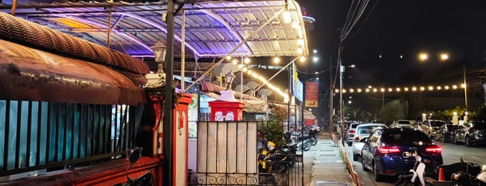 Red Garden Food Paradise & Night Market 紅園美食坊夜市場 is one of Penang.