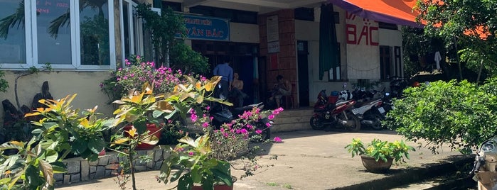 Ga Hải Vân Bắc Lối Vào Cầu Vòm Đồn Cả is one of Hue Shop & Service I visited.