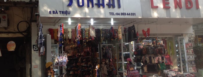 Sun Hat (Mũ len & Mũ lưỡi trai) is one of Hanoi Shop & Service 2 Place I visited.