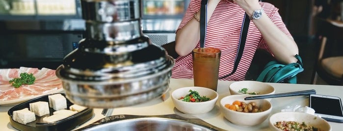 Manwah Hotpot Lẩu Đài Loan Cơ sở 1 27 Lê Văn Lương is one of Food.