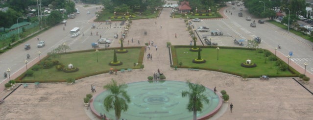 ປະຕູໄຊ (Patuxay) ประตูชัย is one of Laos-Vientiane Place I visited.