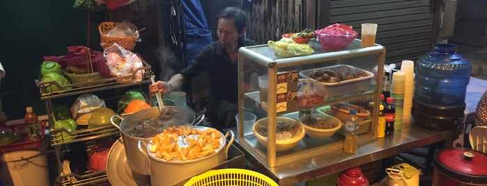 Tiết tần ngải cứu+khoai lang rán is one of Hanoi Streetfood 2 Place I visited.