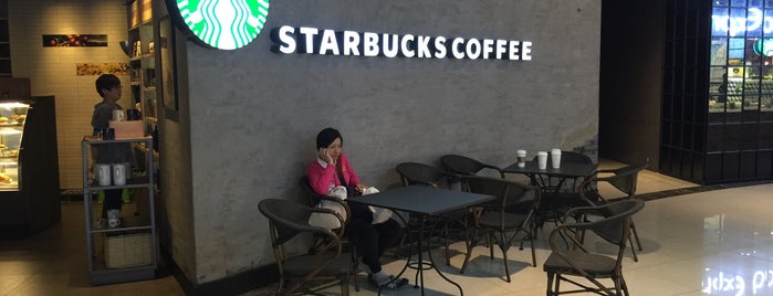Starbucks is one of 스벅의노예(Slave of Starbucks).