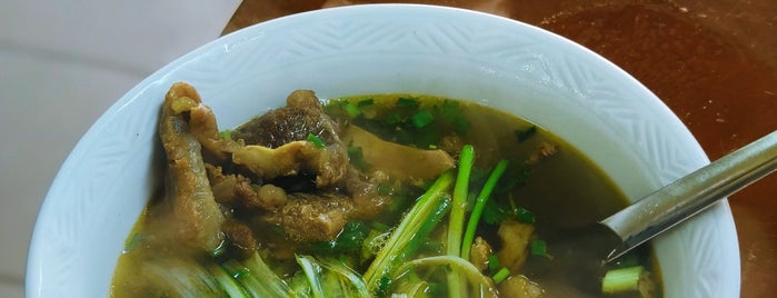 Phở Bò Thành Long is one of Hanoi food.