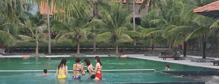 Làng Cò Resort Pool is one of Hue Shop & Service I visited.