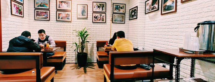 Lung Café CS 1 Số 4 Ngõ 248 Hoàng Ngân is one of Giải khát bình dân.