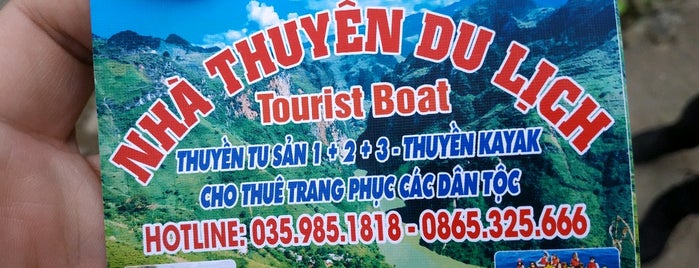 Tourist Boat Tu Sản is one of Dong Van Karst Plateau Geopark Place I visited.