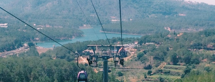 Dalat Cable Car Station (Ga cáp treo Đà Lạt) is one of Anyaさんの保存済みスポット.