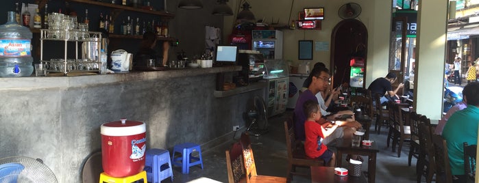 AHA Cafe Đào Duy Từ is one of Gespeicherte Orte von Jono.