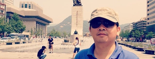 The Statue of Admiral Yi Sunsin is one of South Korea Place I visited.