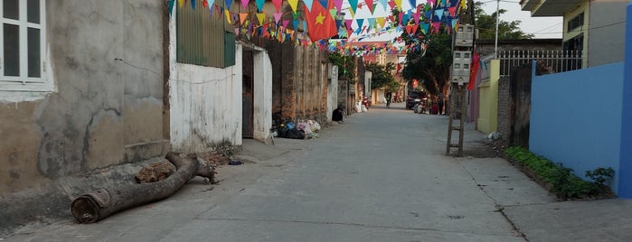 Chợ Tứ Kỳ is one of Ha Tay Place I visited.
