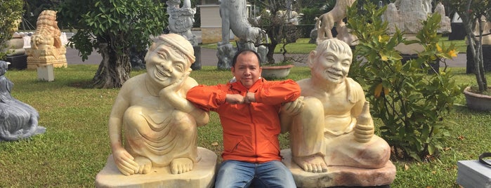 Nguyễn Hùng 2-Cơ sở điêu khắc đá is one of Da Nang Shop & Service I visited.