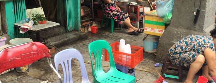 Nước Mía Hàng Vải is one of Hanoi Streetfood 2 Place I visited.