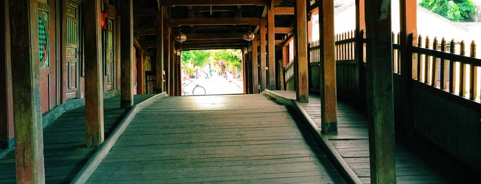 Chùa Cầu (Japanese Covered Bridge) is one of Hoi An Town Place I visited.