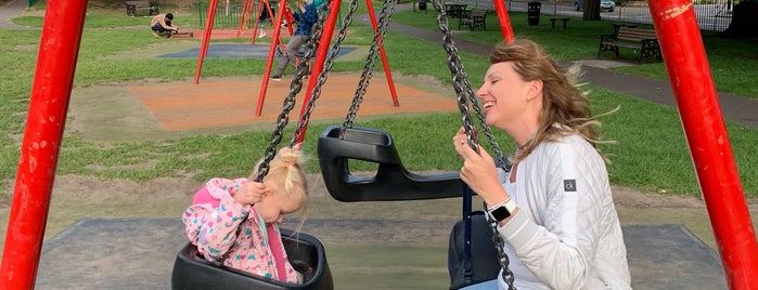 Royal Victoria Park Play Area is one of Locais curtidos por András.