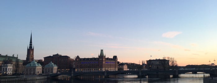 Sveriges Riksdag is one of Lugares favoritos de Jason.