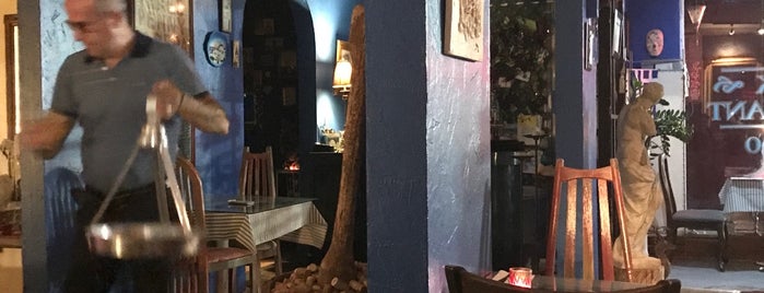 Fleria Theo's Greek Cafe is one of Posti che sono piaciuti a Endel.