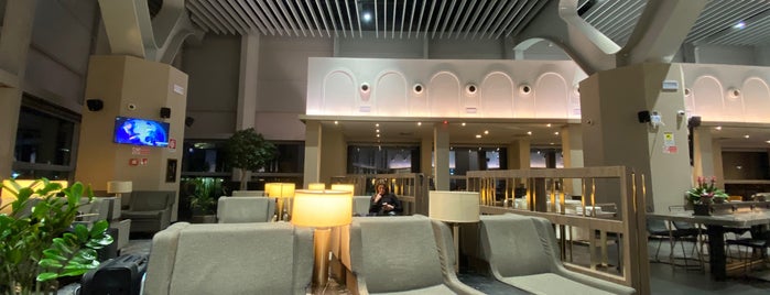 Plaza Premium Lounge (Non-Schengen) is one of สถานที่ที่ Arjun ถูกใจ.