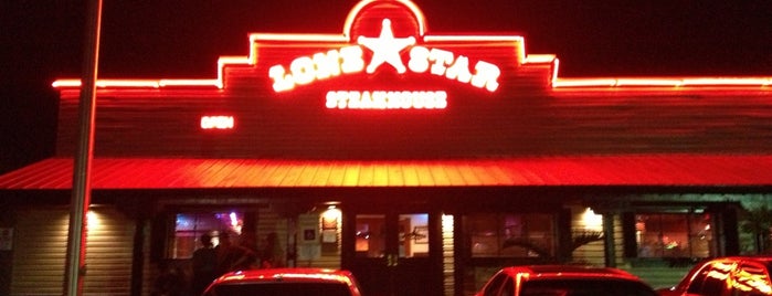 Lonestar Steakhouse is one of Posti salvati di Kimie.