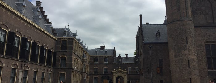 Binnenhof is one of Lugares favoritos de Irina.