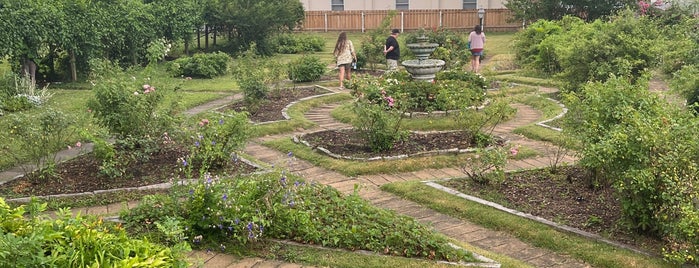 Felix Valle House State Historic Site is one of MO.