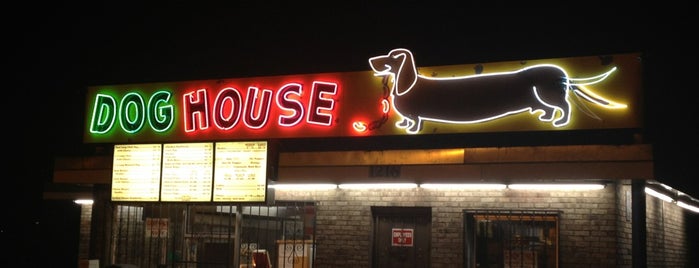 Dog House Drive In is one of Lillian: сохраненные места.