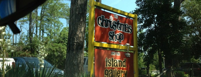 The Christmas Shop and Island Art Gallery is one of Lugares favoritos de Brian.