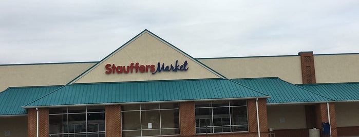 Stauffers Market is one of Lorraine-Loriさんのお気に入りスポット.