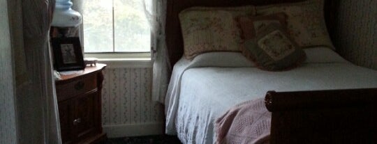 Lizzie Borden's Bed & Breakfast / Museum is one of Places I MUST go...someday..