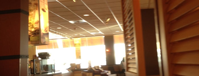 Panera Bread is one of สถานที่ที่ Sara ถูกใจ.