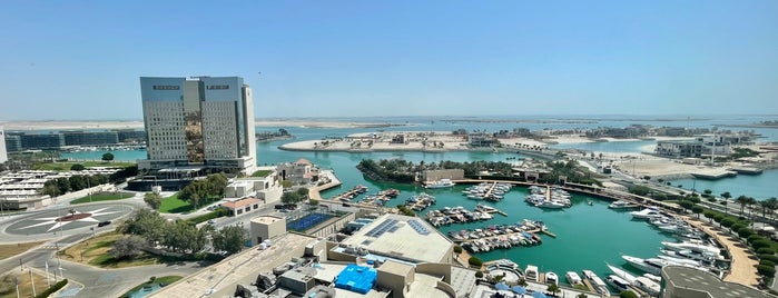 InterContinental Abu Dhabi is one of สถานที่ที่ Abdulrahman ถูกใจ.