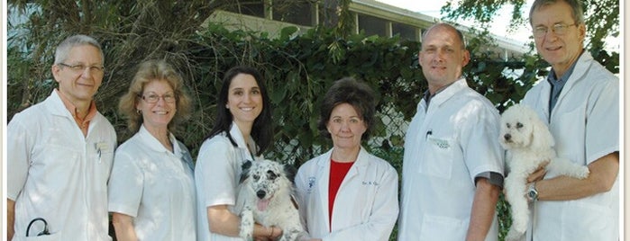 Coral Veterinary Clinic is one of Lugares favoritos de mark.