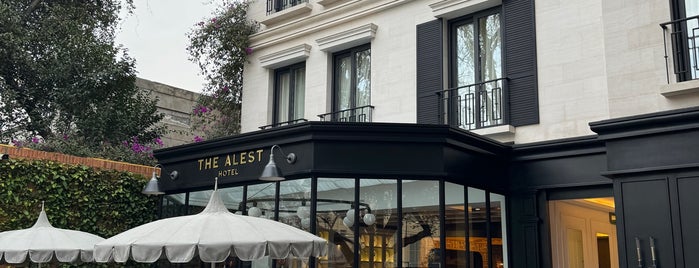 The Alest Hotel is one of Desayunos.