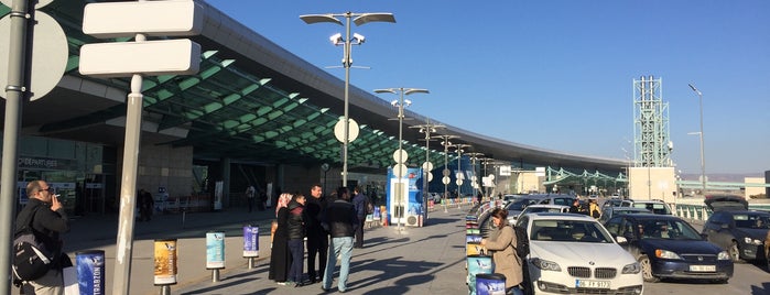 İç Hatlar Gidiş Terminali is one of Spam Resim Yüklenen Mekanlar.
