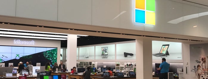 Microsoft Store is one of Ryan : понравившиеся места.