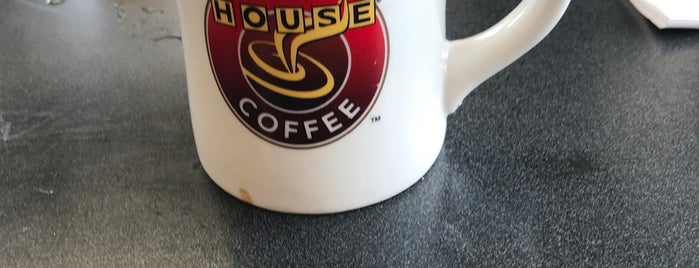 Waffle House is one of Lugares favoritos de Shane.