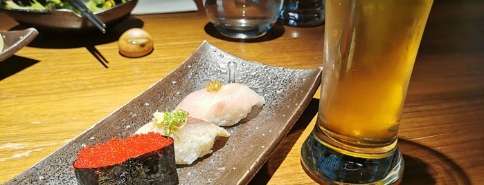 Minamoto Japanese Restaurant is one of Josh : понравившиеся места.
