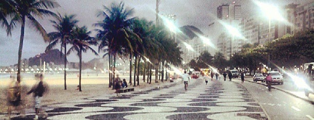 Praia de Copacabana is one of Dicas do Rio de Janeiro.