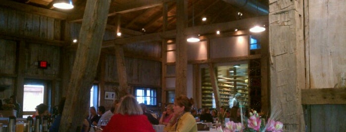The Loft Restaurant at Traders Point Creamery is one of Lieux qui ont plu à Melissa.