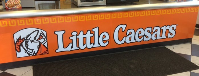 Little Caesars Pizza is one of สถานที่ที่ Lindsaye ถูกใจ.