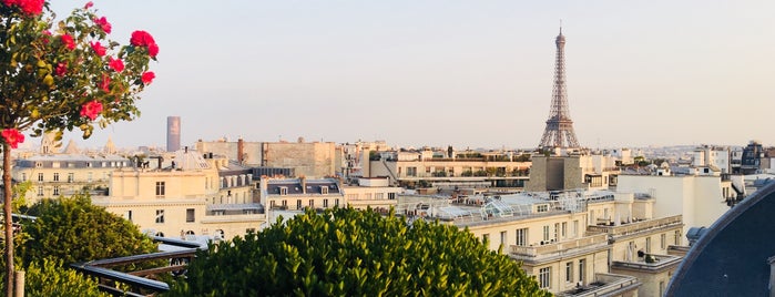 Bar de l'Hôtel Raphaël is one of Guide Vuitton.