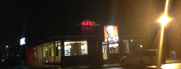 KFC is one of Lugares favoritos de Carl.