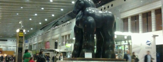 Caballo Fernando Botero 1992 is one of สถานที่ที่ Emine ถูกใจ.