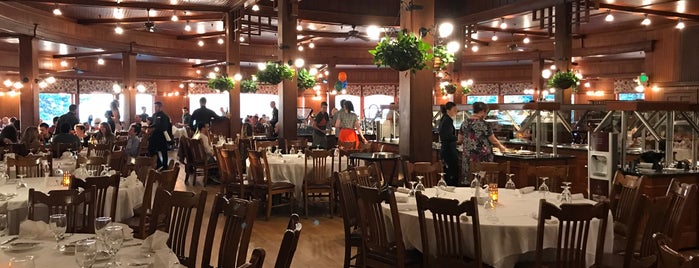 Main Dining Room - Mohonk Mountain House is one of Devontaさんのお気に入りスポット.