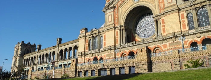 Alexandra Palace is one of Lieux qui ont plu à 🌸Eunice.