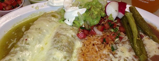 Taqueria La Plaza is one of Ryan's Saved Places.