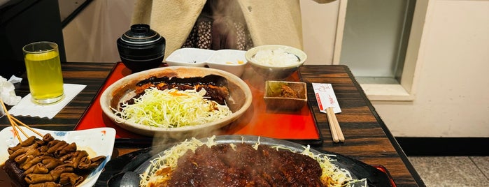 矢場とん 栄 松坂屋店 is one of 名古屋FOOD.