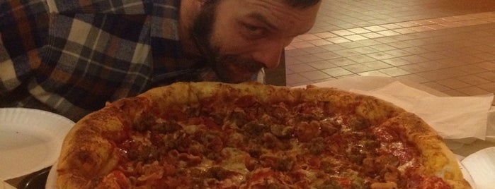 Essex N.Y. Deli & Pizza is one of Tempat yang Disukai Mike.